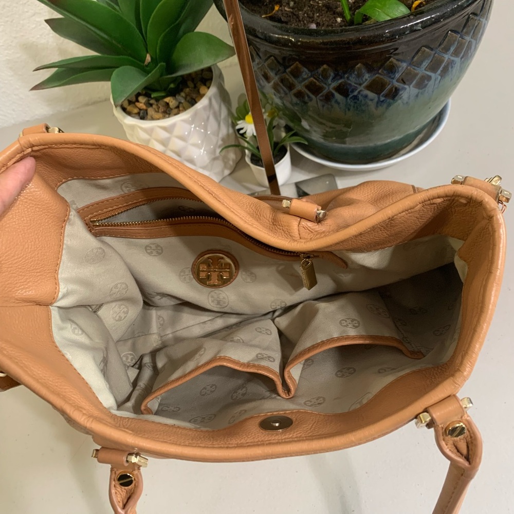 ๐๐ Tory Burch Camel Leather Shoulder Bag - Picture 14 of 14